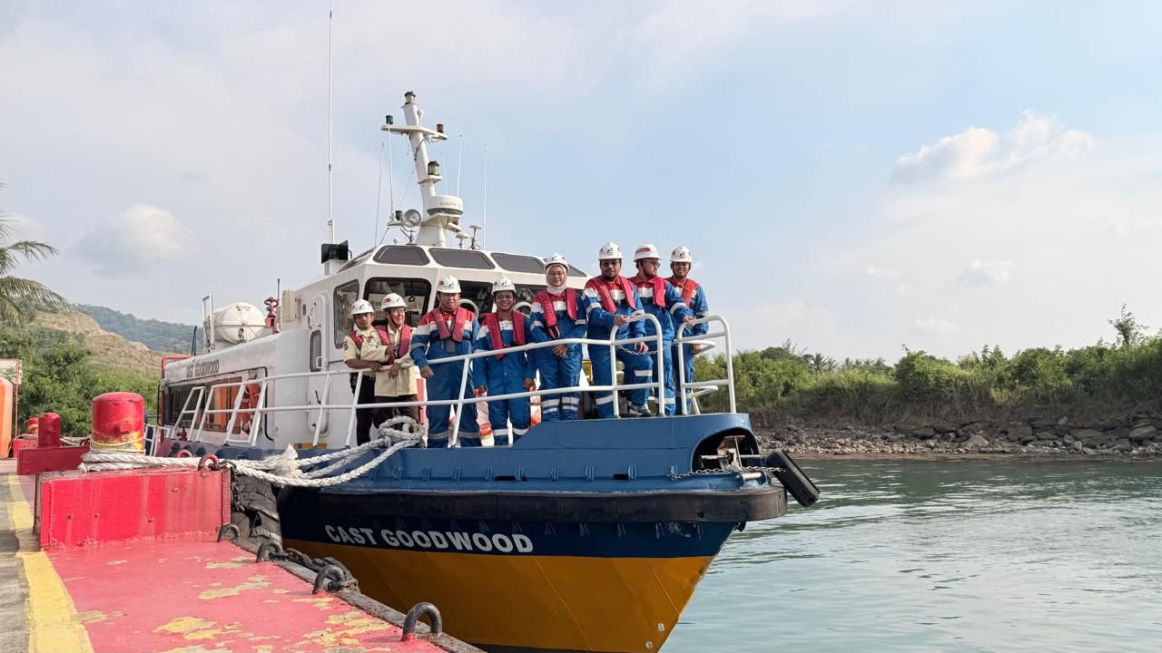 Team aboard crew boat for offshore mobilization