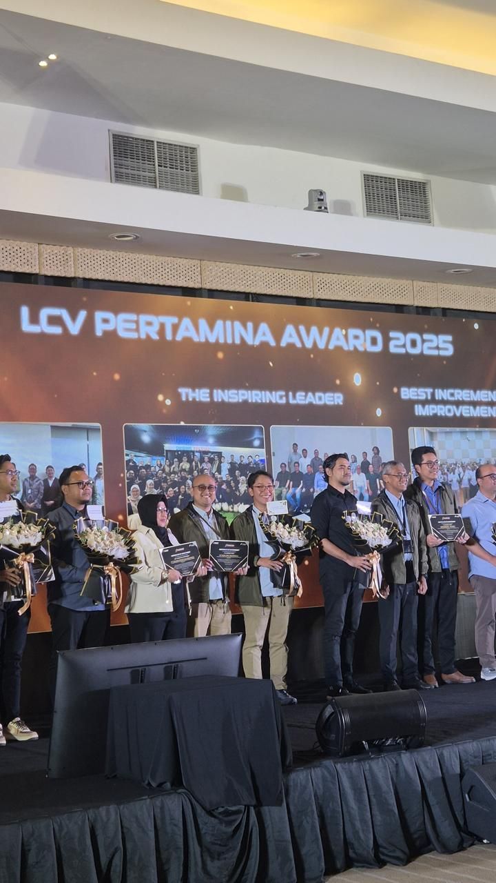 LCV Pertamina Award 2025 recognition ceremony on stage